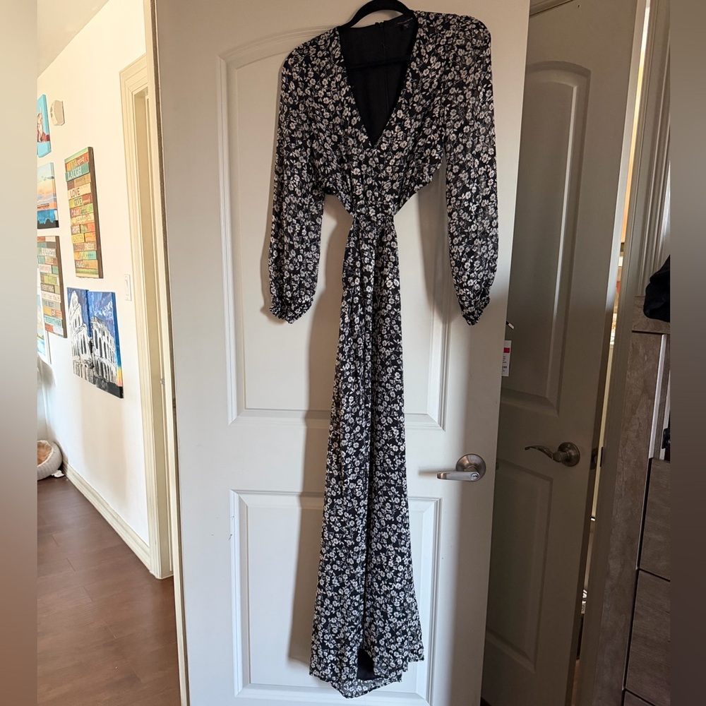 Skies Are Blue Black and White Floral Long Sleeve Dress